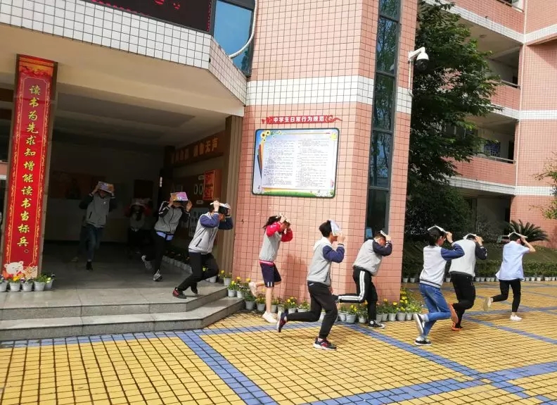 眉山|东坡区举行学校防灾减灾应急疏散救援救治演练