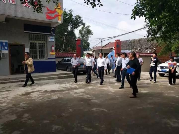 自贡丨自贡市副市长龙腾鑫赴荣县正安学校指导灾后重建工作