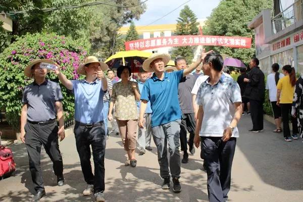 西昌丨马廷贵一行调研西昌三小改扩建项目