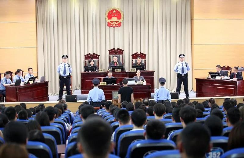 乐山|"宪法法律进高校暨庭审进校园"活动,8千师生和超10万网友在线观看!