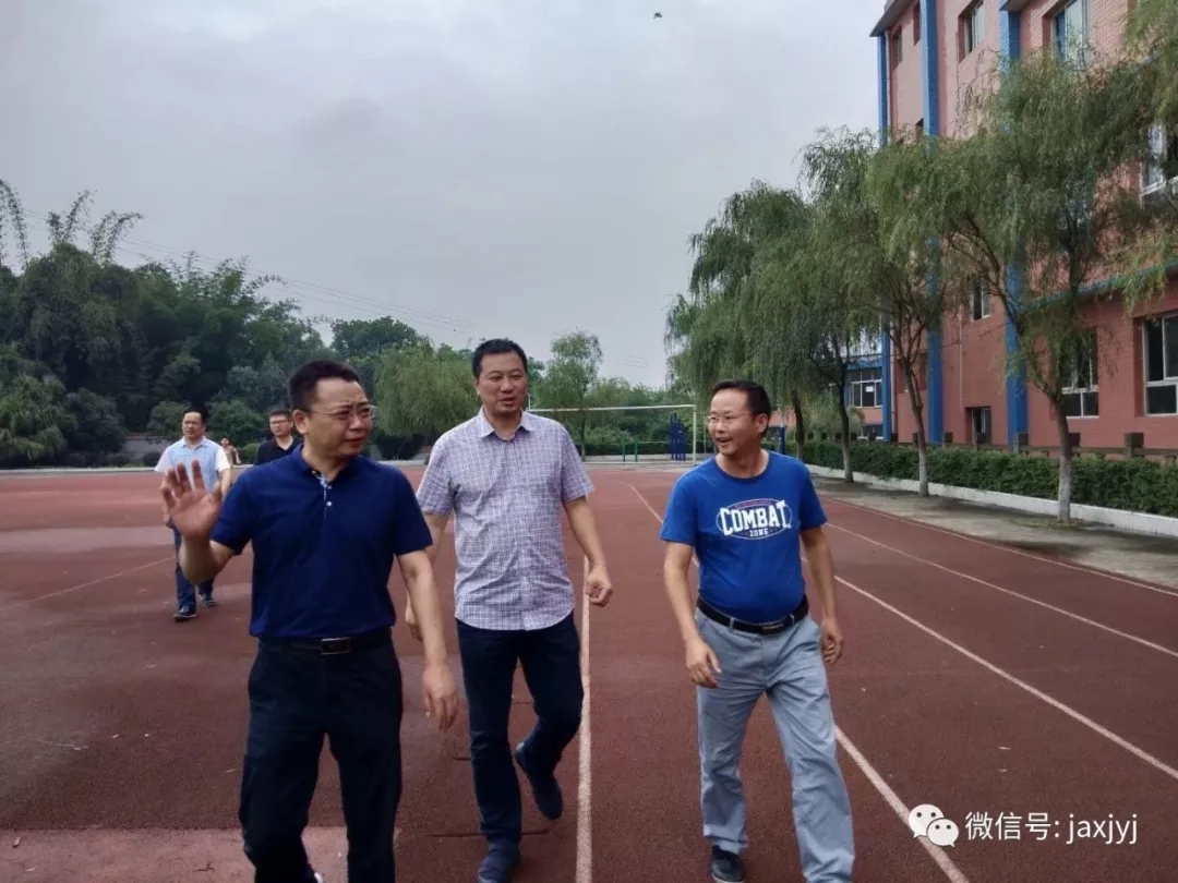 江安|县长宿斌深入长江学校检查地震受灾情况