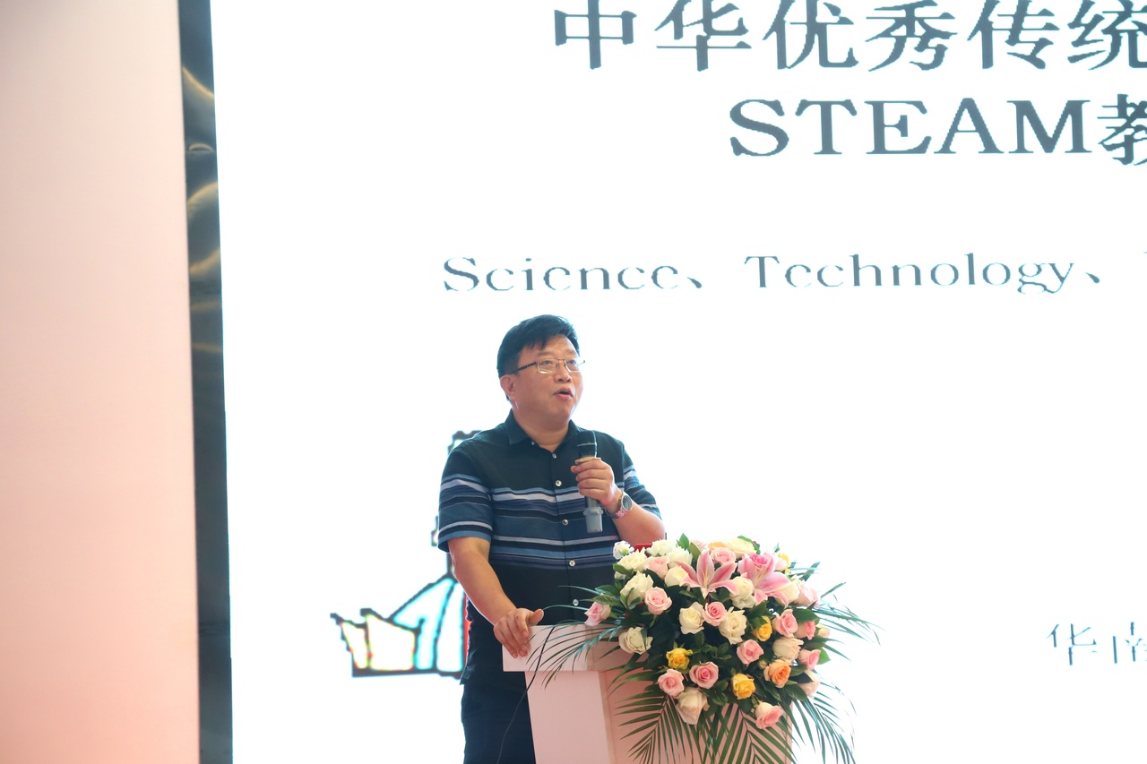 杨宁.jpg 杨宁.jpg