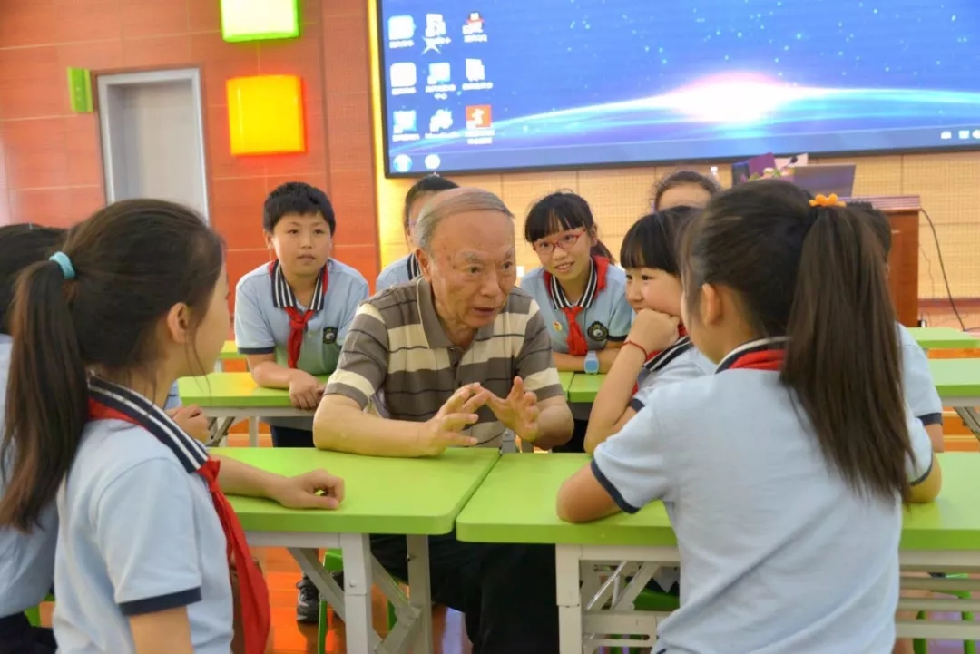 乐山|赵家骥：从小追梦，给孩子们插上科学翅膀