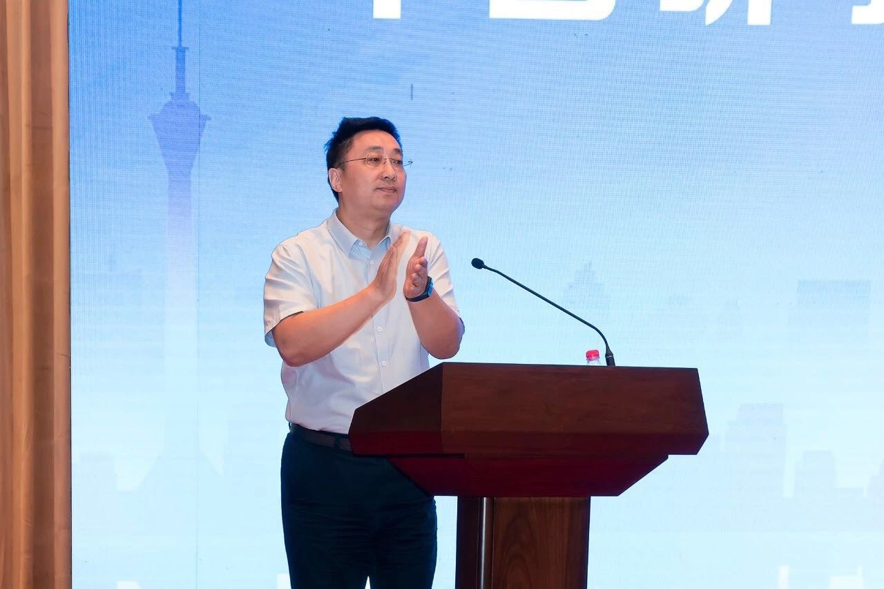 中国新闻出版传媒集团党委副书记、总经理李忠.jpg 中国新闻出版传媒集团党委副书记、总经理李忠.jpg