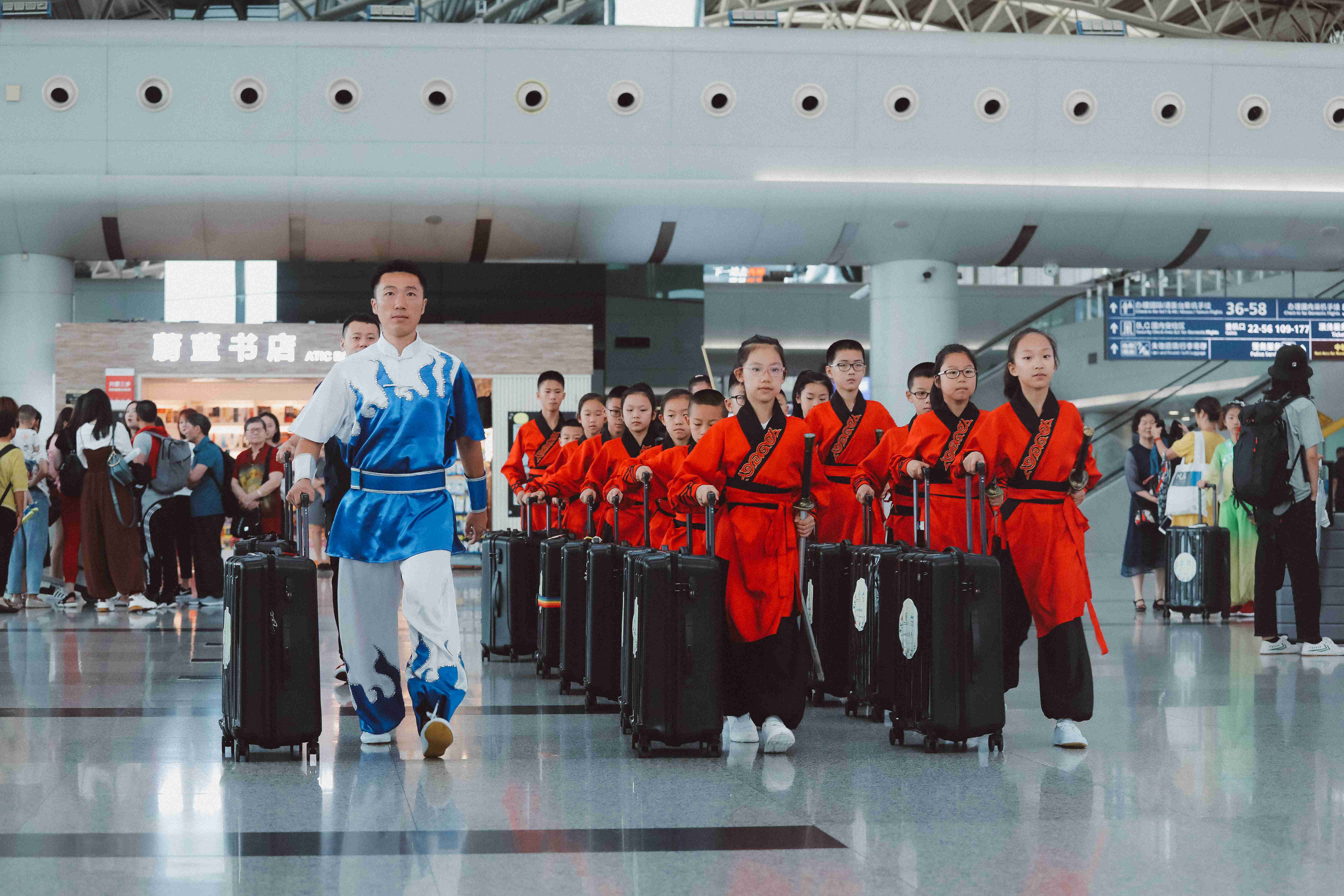 成都这所小学赴日本交流武术去了