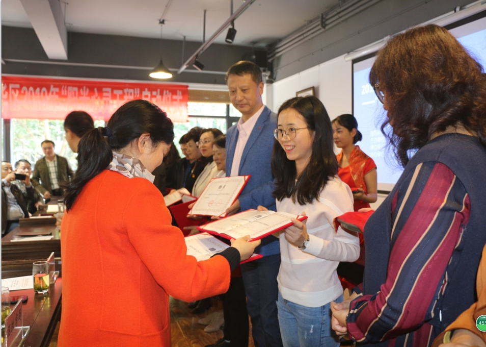 成华区启动“阳光心灵工程”,聚焦家庭心理健康教育