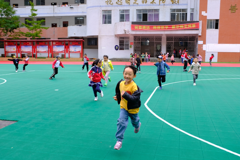黑水县:点亮每个孩子的求学梦
