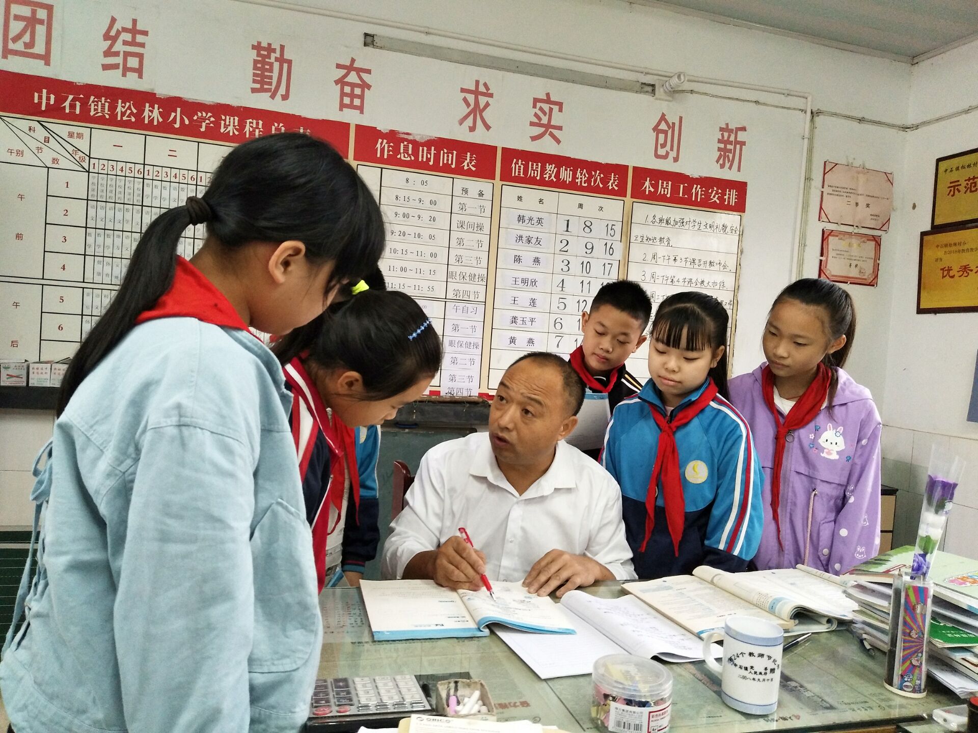 最美乡村教师丨洪家友:把传统教育做细致,把细致教育做精致