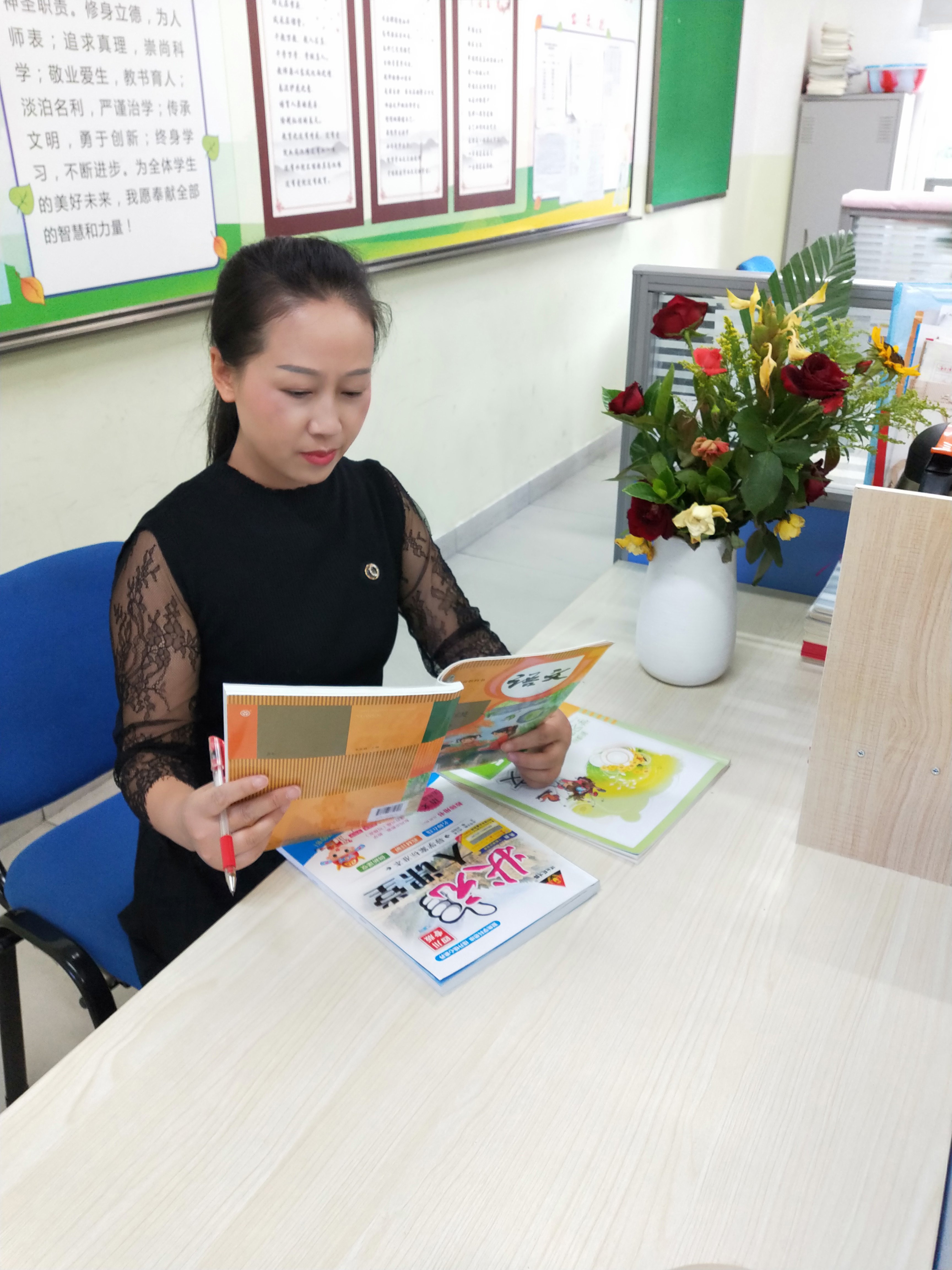 认真钻研教材.jpg 认真钻研教材.jpg