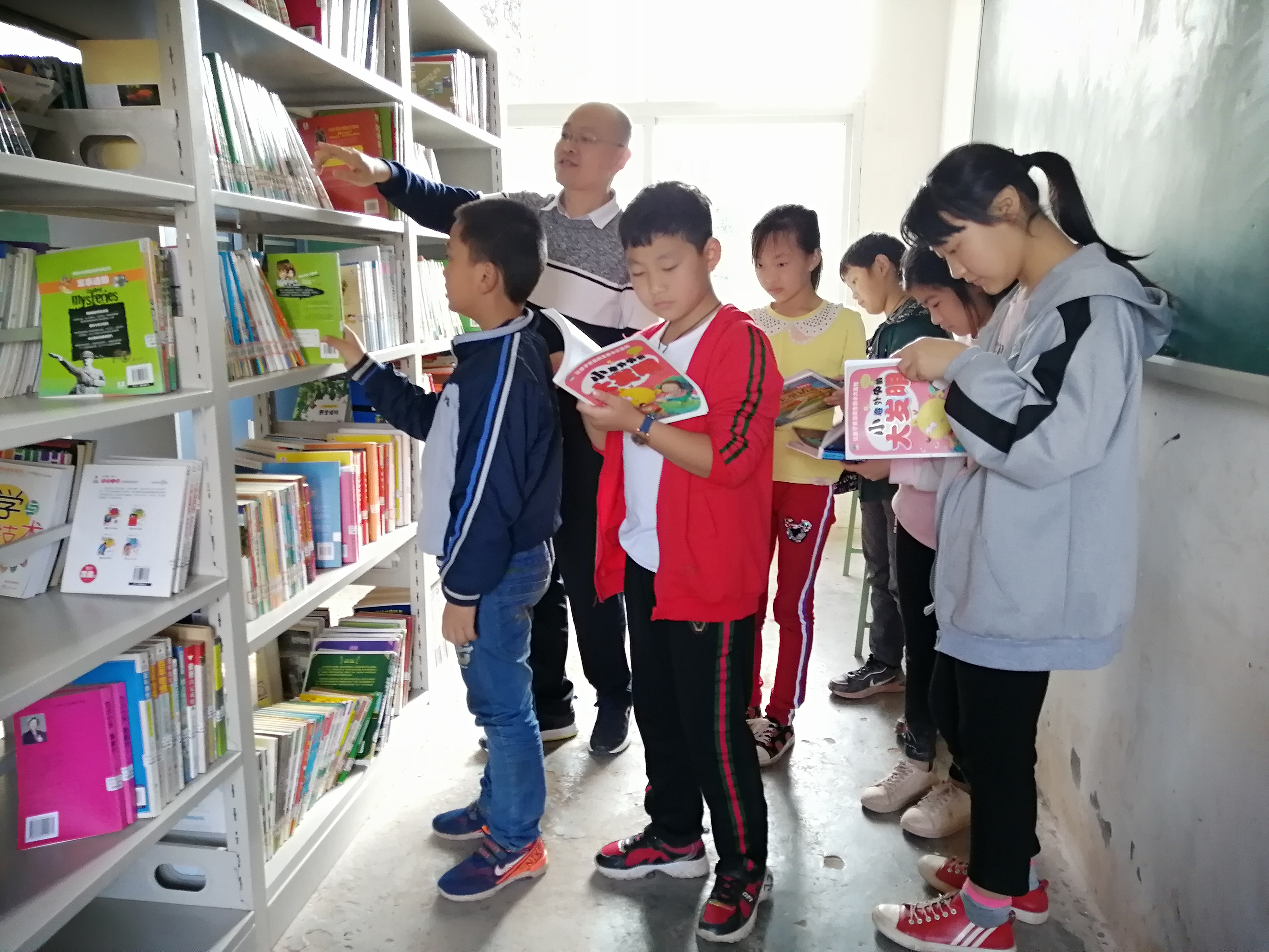 指导选择图书.jpg 指导选择图书.jpg