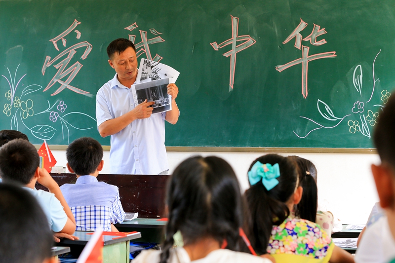 最美乡村教师 | 罗伟：牢记初心与使命，为乡村教育做贡献