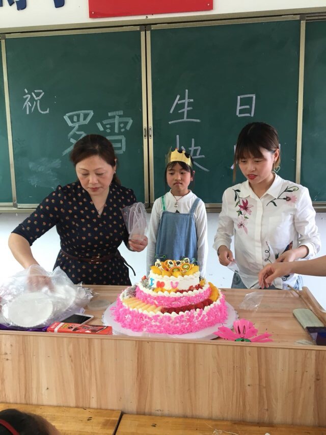 为留守孩子过生日1.png 为留守孩子过生日1.png