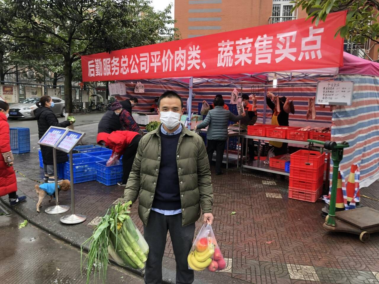 西南石油大学：便民平价菜市场开到家门口  助力打赢疫情防控阻击战