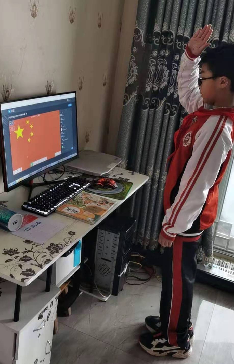 五星红旗照常升起，泸县梁才学校小学部举行“开学第一课”