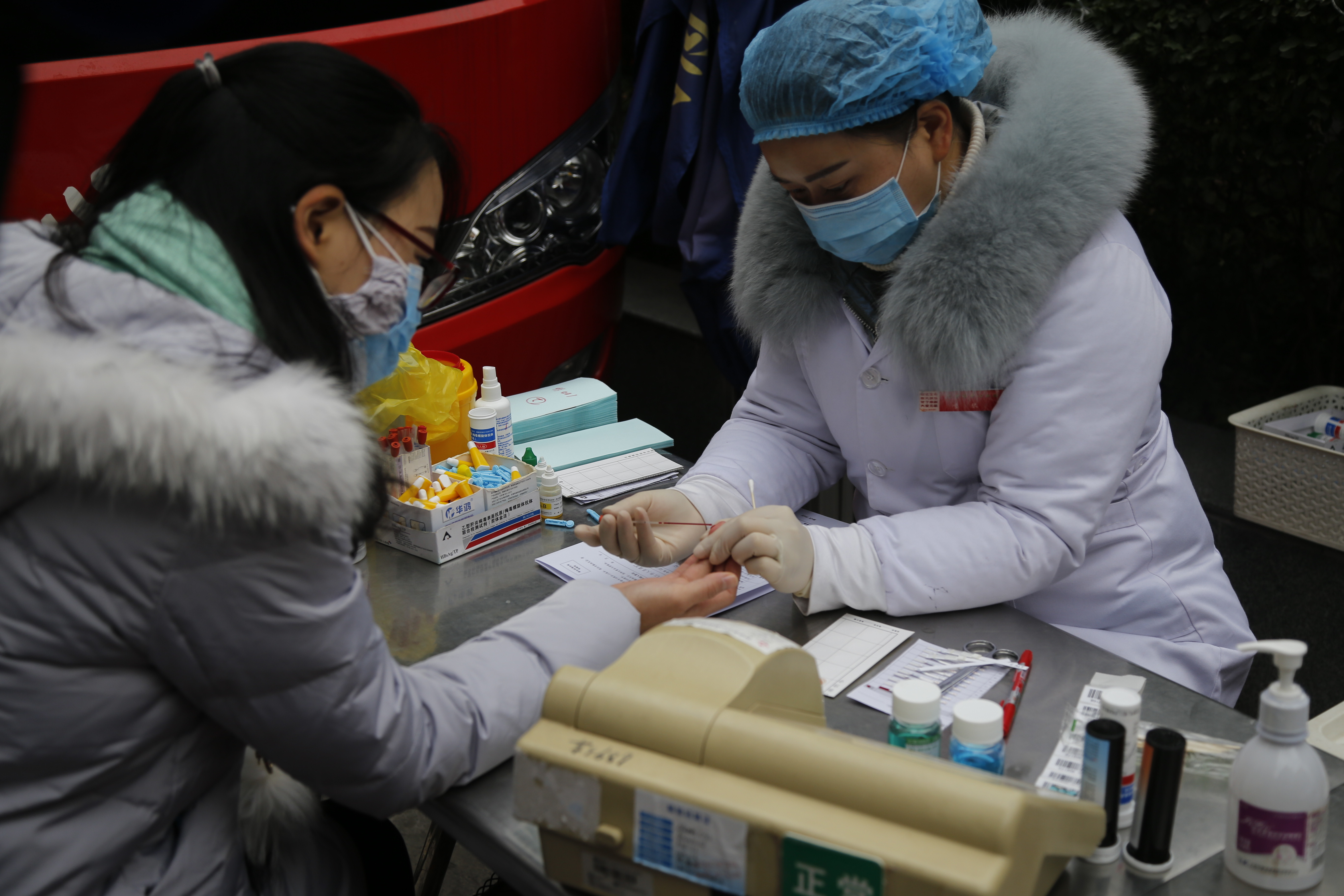 巴中市教育和体育局开展抗击疫情义务献血活动
