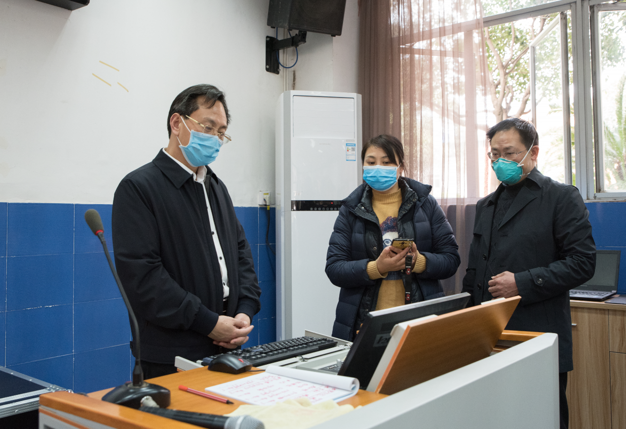 李江在成都市三区（县）调研疫情防控与开学复课准备工作