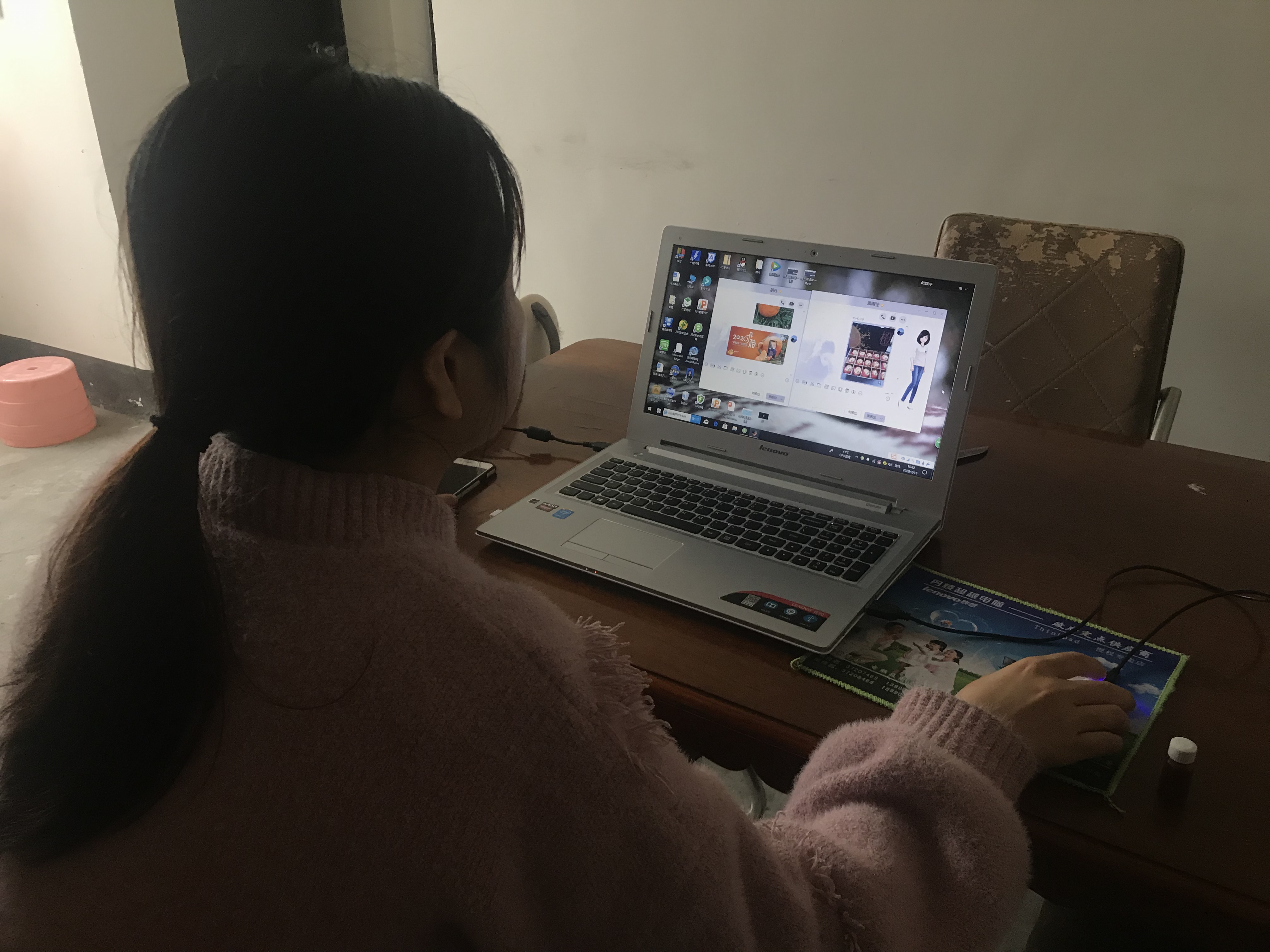 唐依凡老师在网上作网络销售培训.jpg 唐依凡老师在网上作网络销售培训.jpg