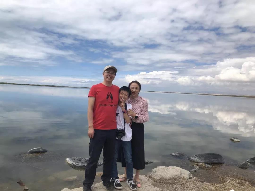 周子懿一家的合影.jpg 周子懿一家的合影.jpg