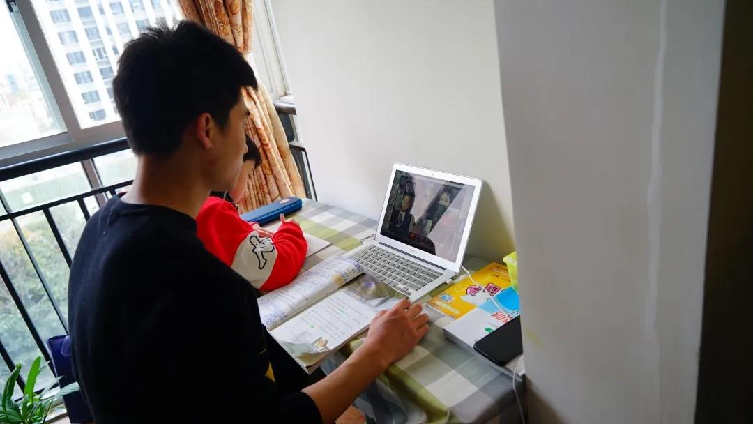 贾老师组织阅读分享.jpg 贾老师组织阅读分享.jpg