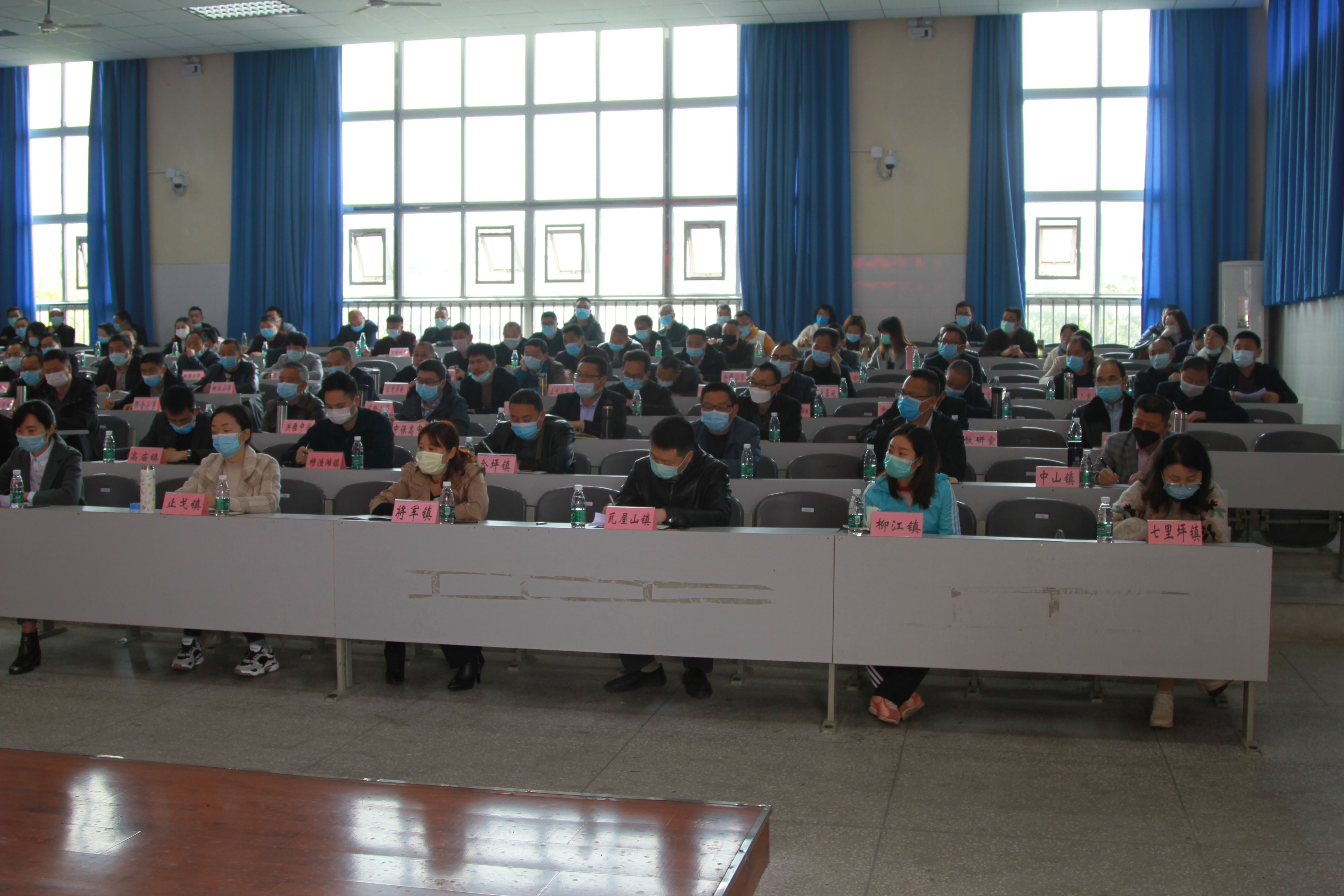 依法、安全、有序、温暖开学 ——洪雅县召开2020年春季学期开学复课工作会