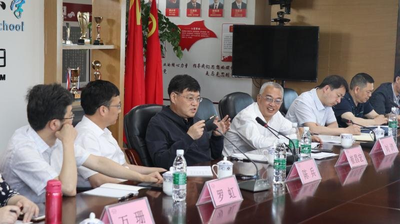 崔昌宏在成都调研自导式教学结构改革