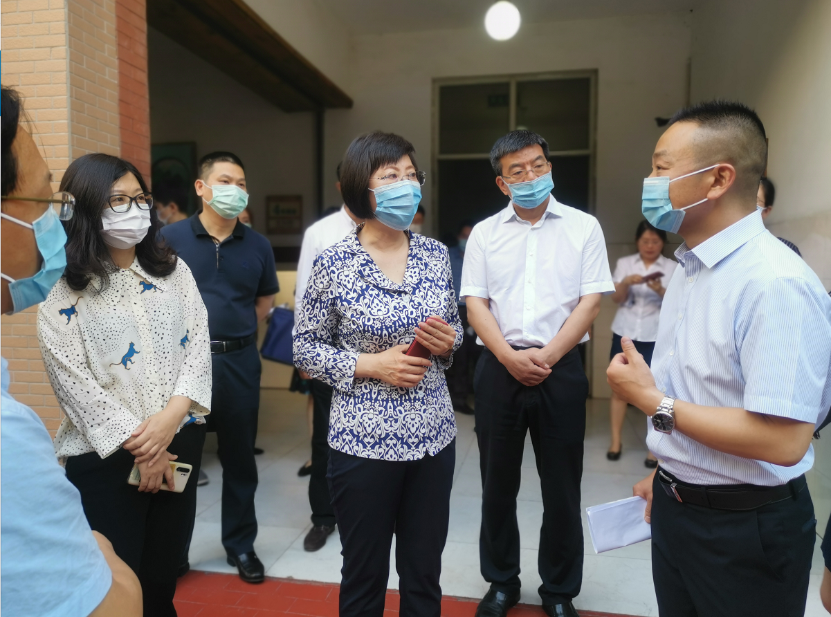 教育部、国家卫健委一行调研四川学校疫情防控和复学复课工作