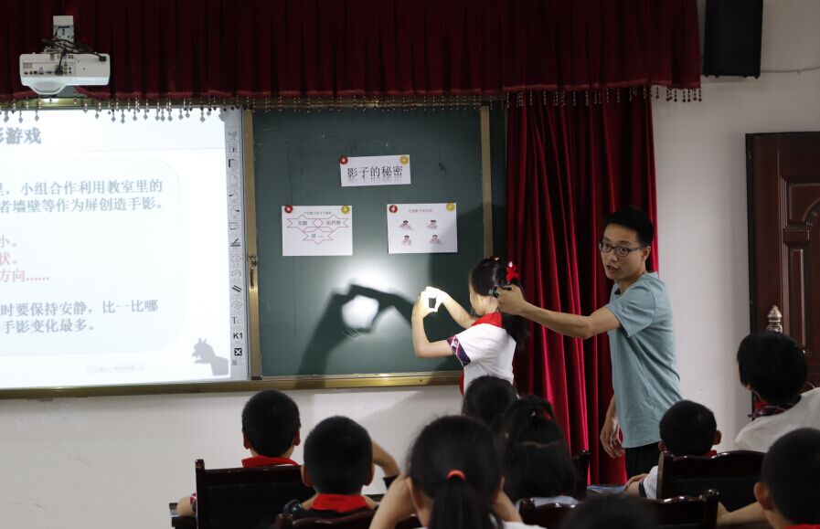 珙县洛表学区小学科学教师举行赛课活动