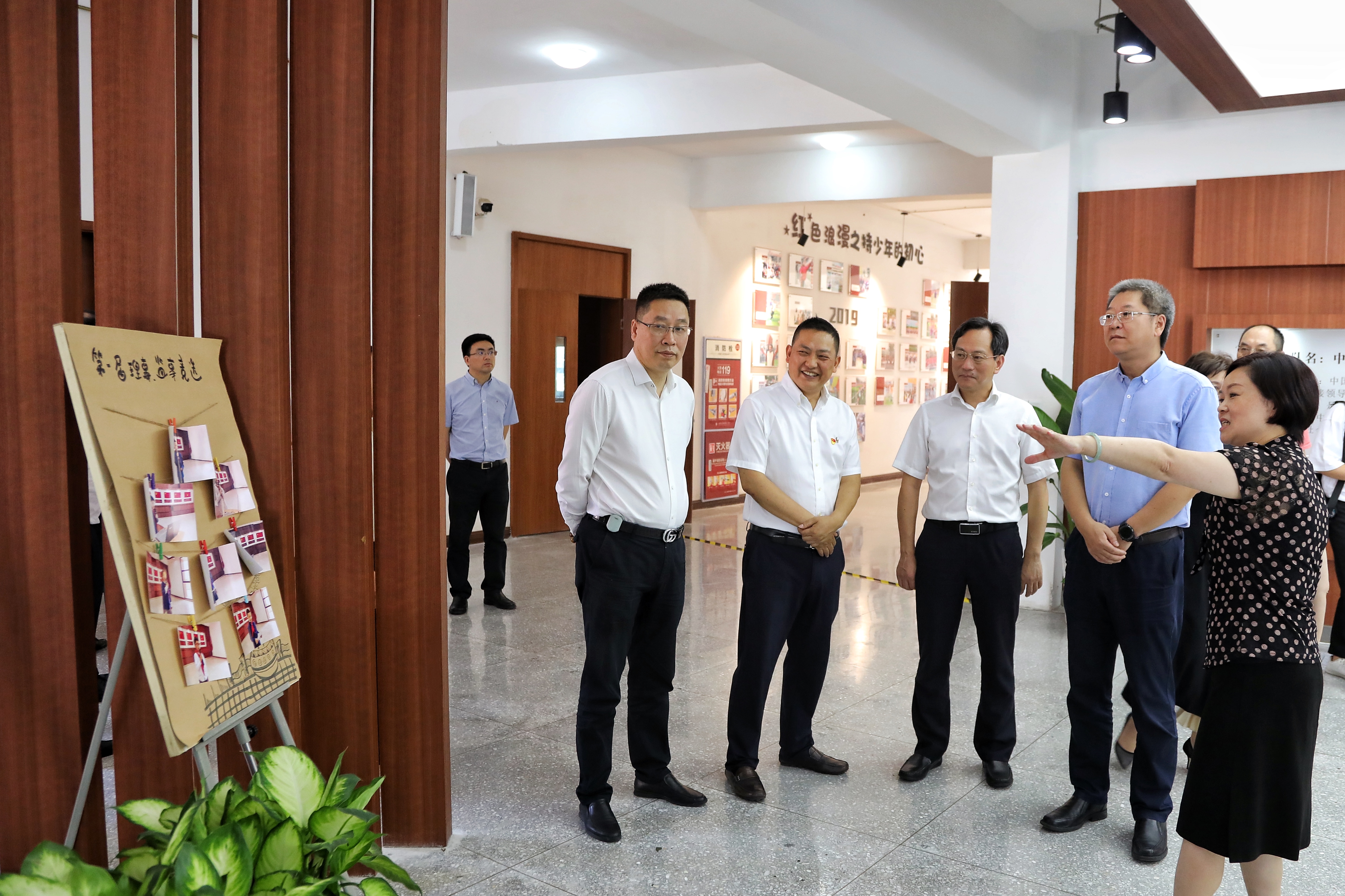 重庆市委教育工委书记、教育委员会主任黄政一行参观调研天府新区中小学校