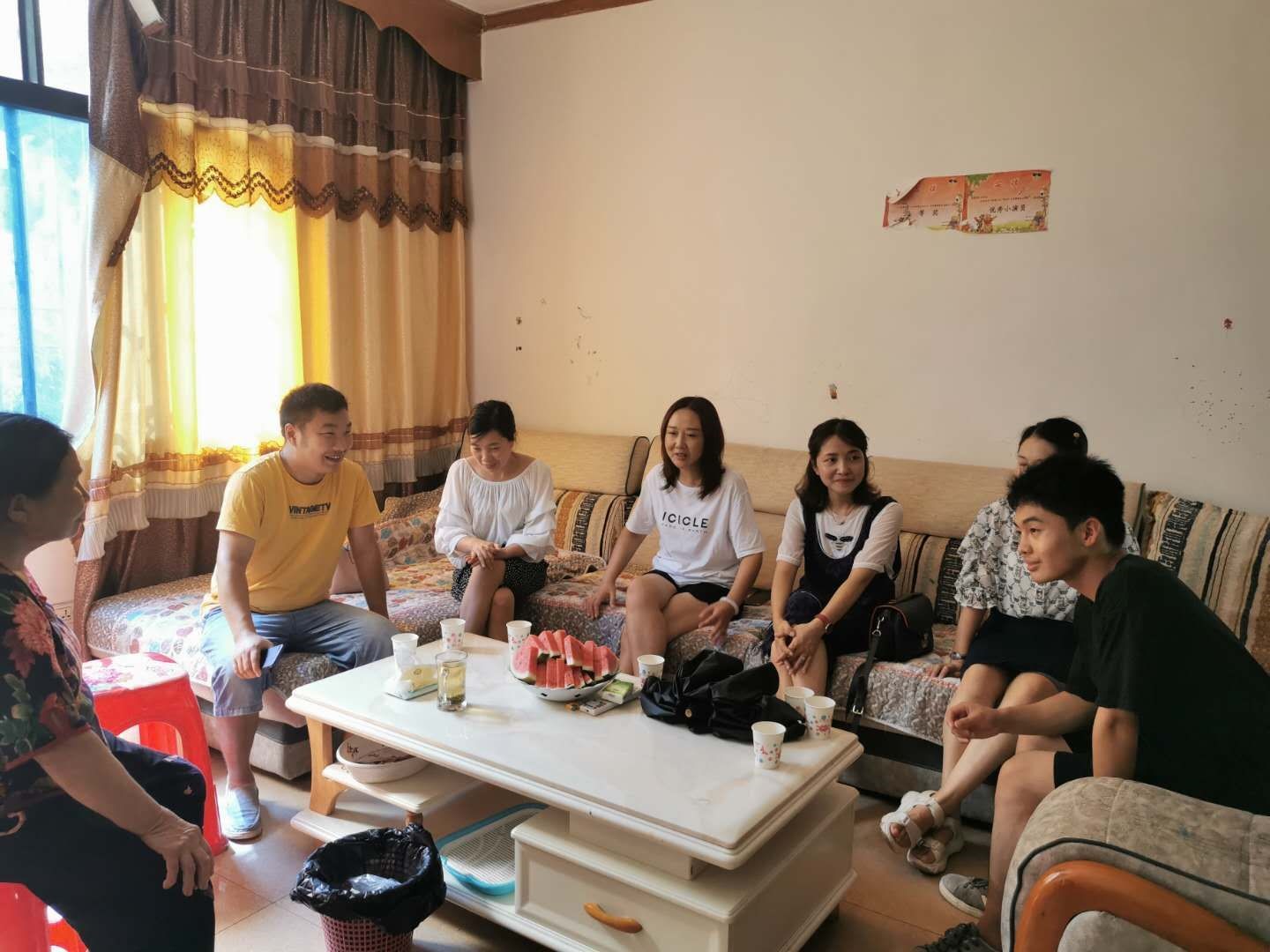 副校长杨敏、副书记李洁带队家访高一(5)学生白泽文.jpg 副校长杨敏、副书记李洁带队家访高一(5)学生白泽文.jpg