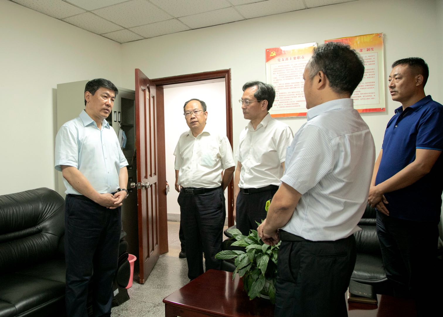 罗强在教育厅调研座谈时强调:深入学习贯彻省委十一届七次全会精神全面推动教育事业发展