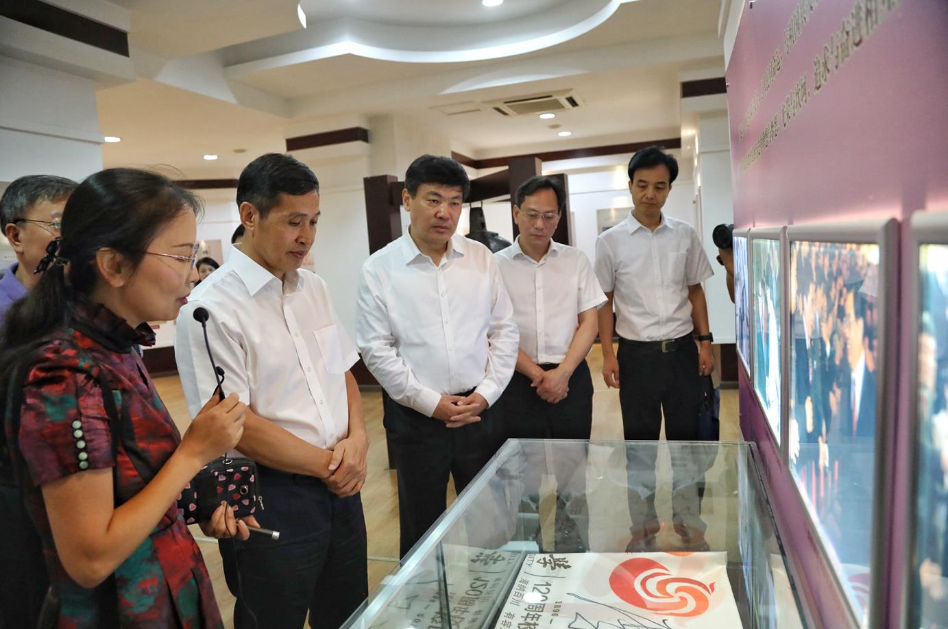 钟登华在川内四所高校开展专题调研