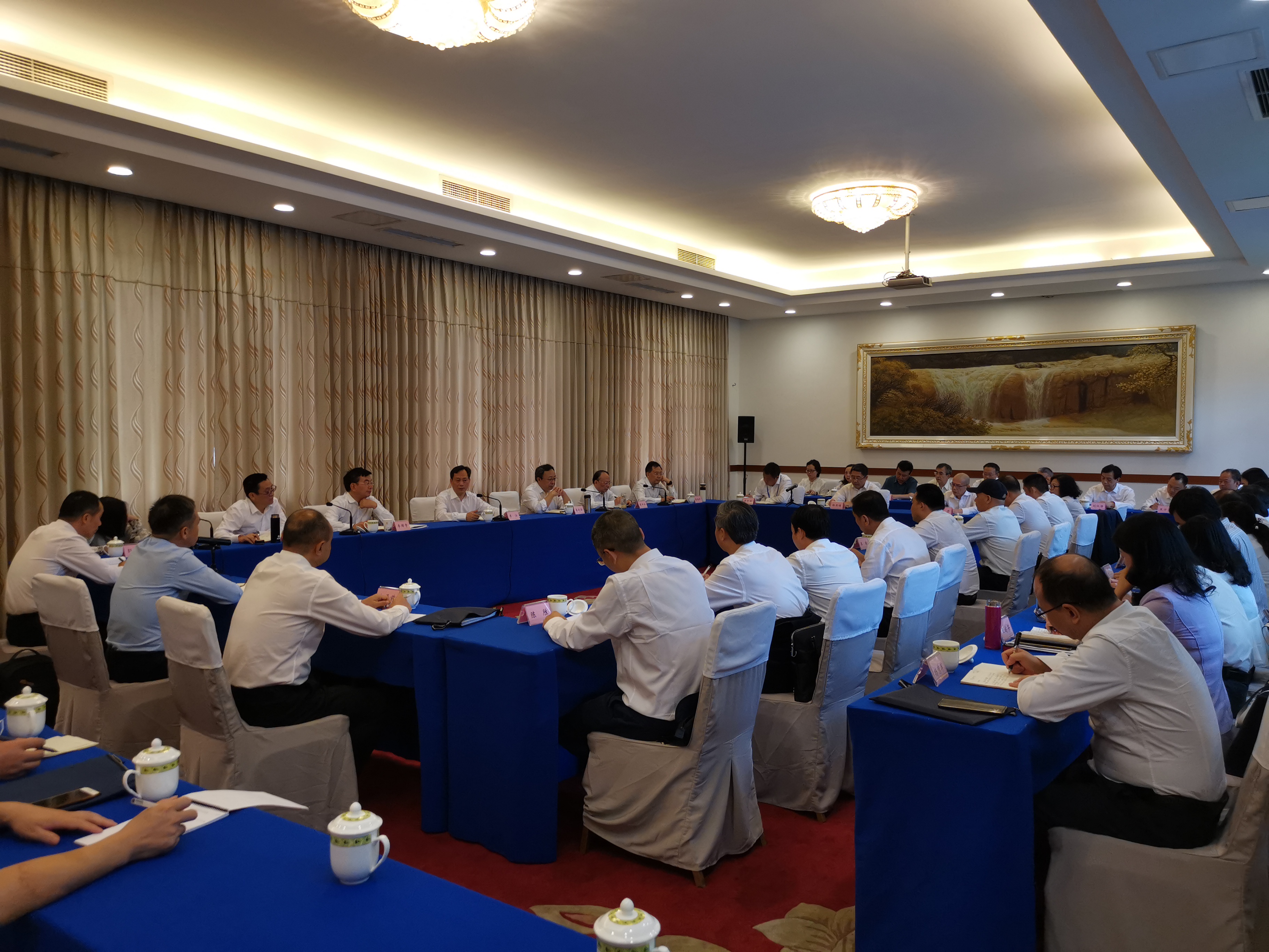 教育厅召开党组(扩大)会议,强调:坚决贯彻落实中央和省委省政府决策部署 努力推动高等教育实现高质量内涵式发展