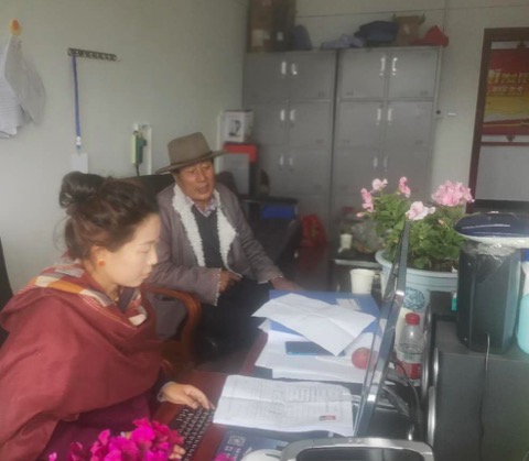 稻城：强化学生资助，助推脱贫攻坚