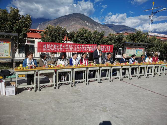 成都实小西区分校赴得荣县送培送教?