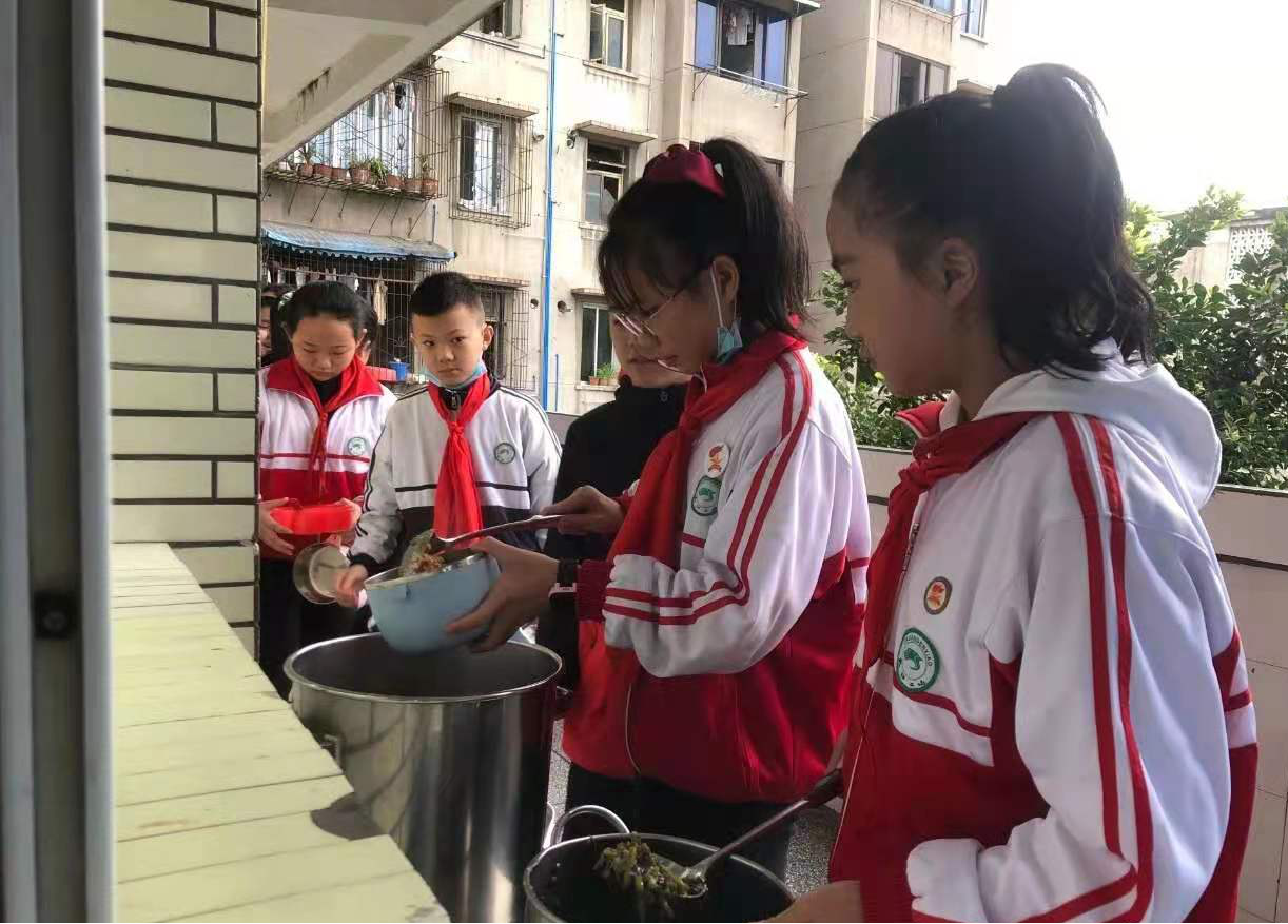 “光盘行动”有妙招，夹江二小少工委开展厉行节约主题活动