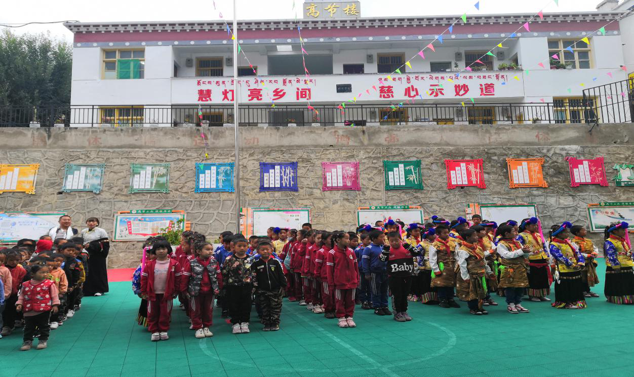 手拉手,共谱得荣教育新篇章——成都市文翁实验小学赴得荣县送培送教?