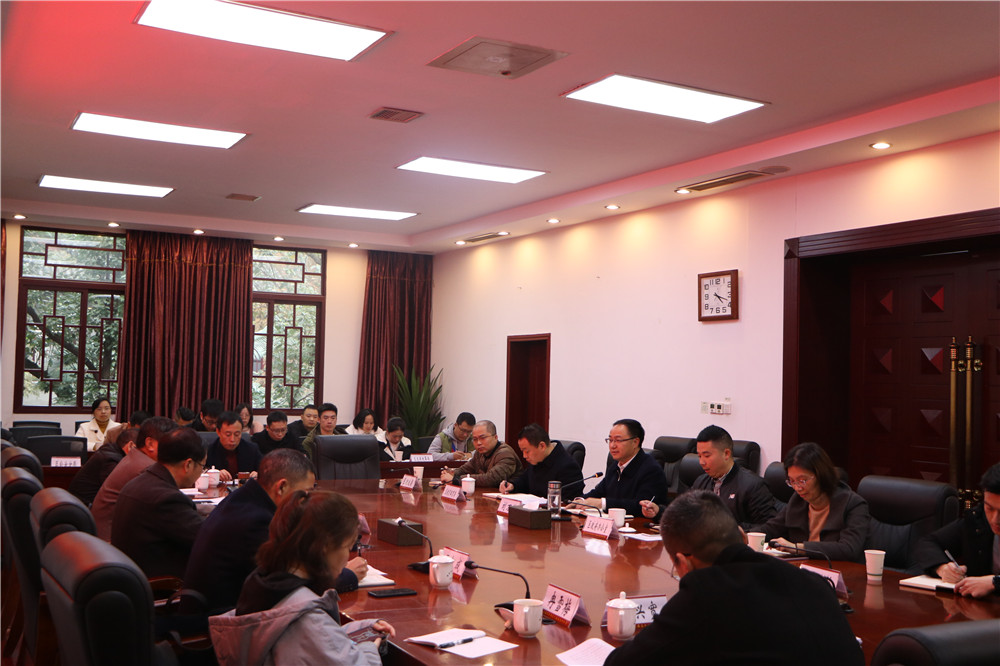 区政府刘万荣副区长做表态发言.jpg 区政府刘万荣副区长做表态发言.jpg