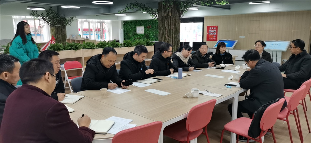 实地检查中召开座谈会.jpg 实地检查中召开座谈会.jpg