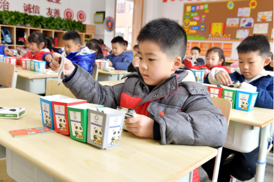 天府新区万安街道举行垃圾分类扑克大赛?