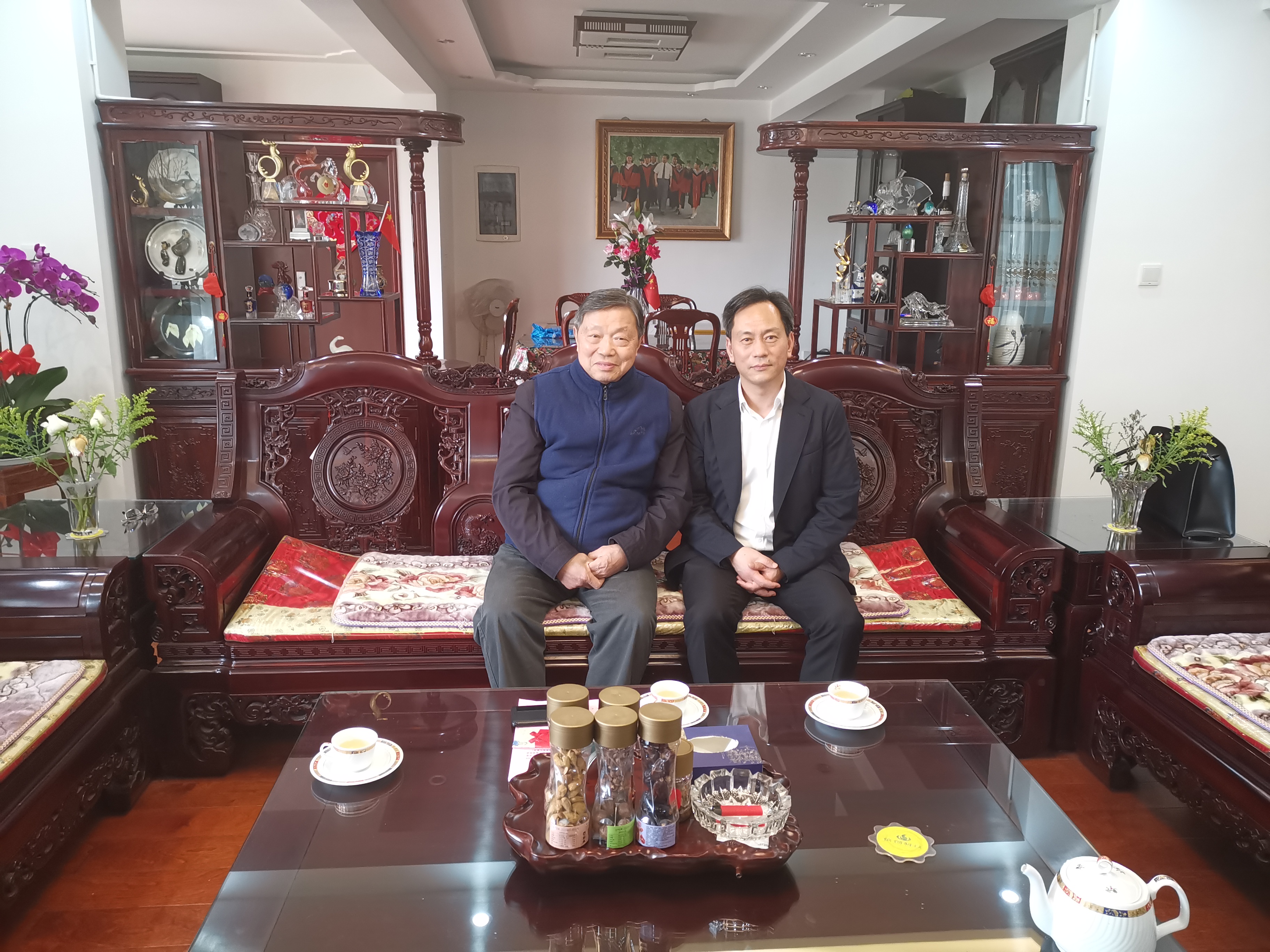 省委教育工委、教育厅领导春节前夕慰问优秀教师、高校专家人才和生活困难党员、老党员