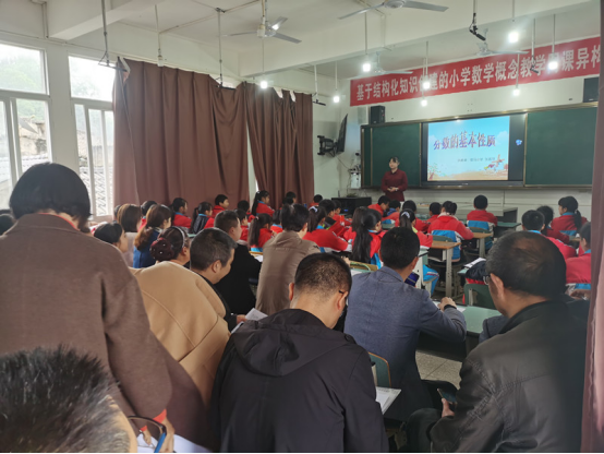 夹江县歇马小学:送教下乡 情系基层