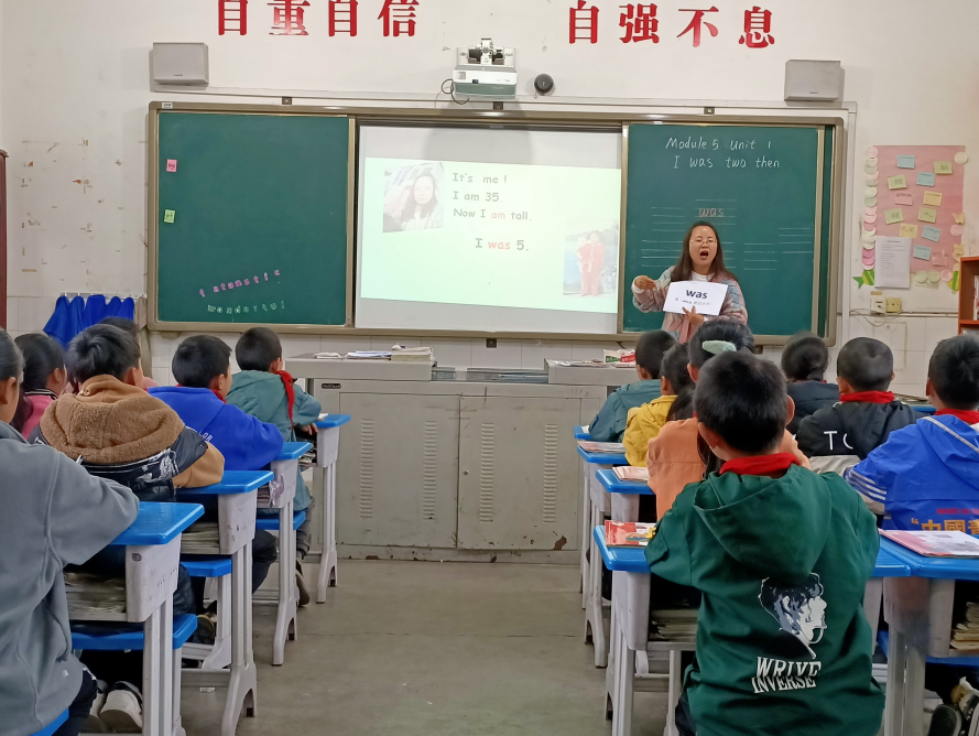 校际交流共成长,沙湾区葫芦小学与龚嘴学校开展英语教学交流活动