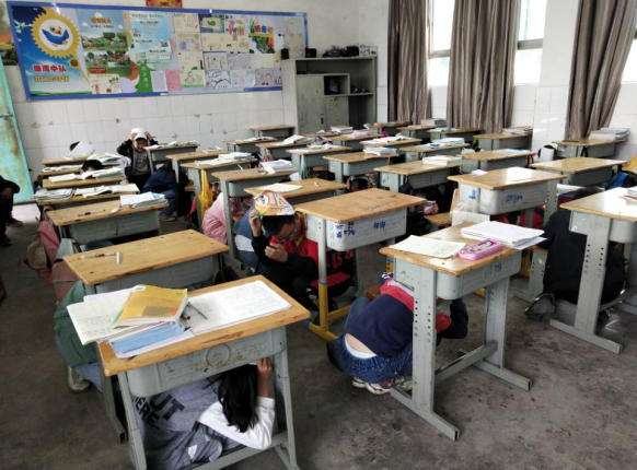 平昌县坦溪小学:开展防震应急演练