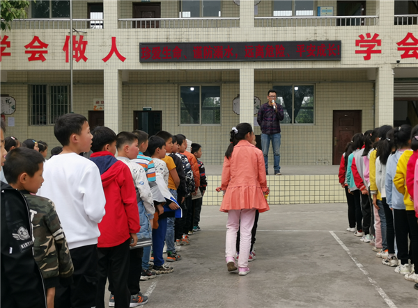 井研县胜泉小学：多措并举防溺水 凝心聚力保安全