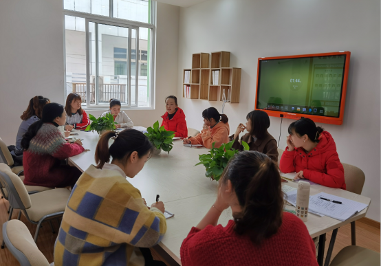 乐山市沙湾区实验幼儿园：开展语言领域教研活动