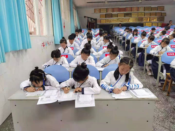 夹江二小举行校园硬笔书法比赛
