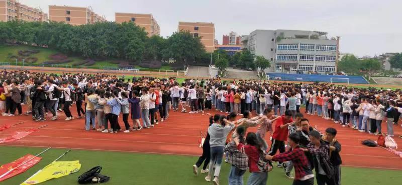 高县中学:千名学子趣味游戏,缓解学习压力