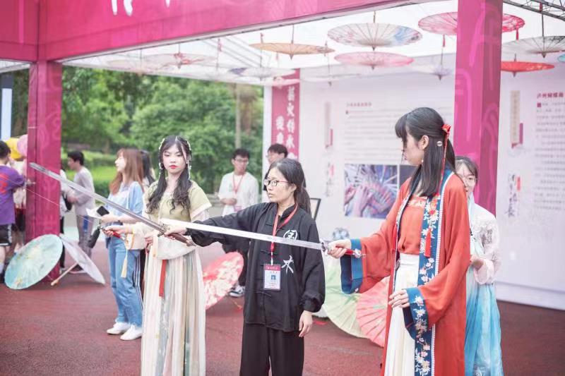 西南医科大学:传统文化进校园,为青年学生的精神“打桩”