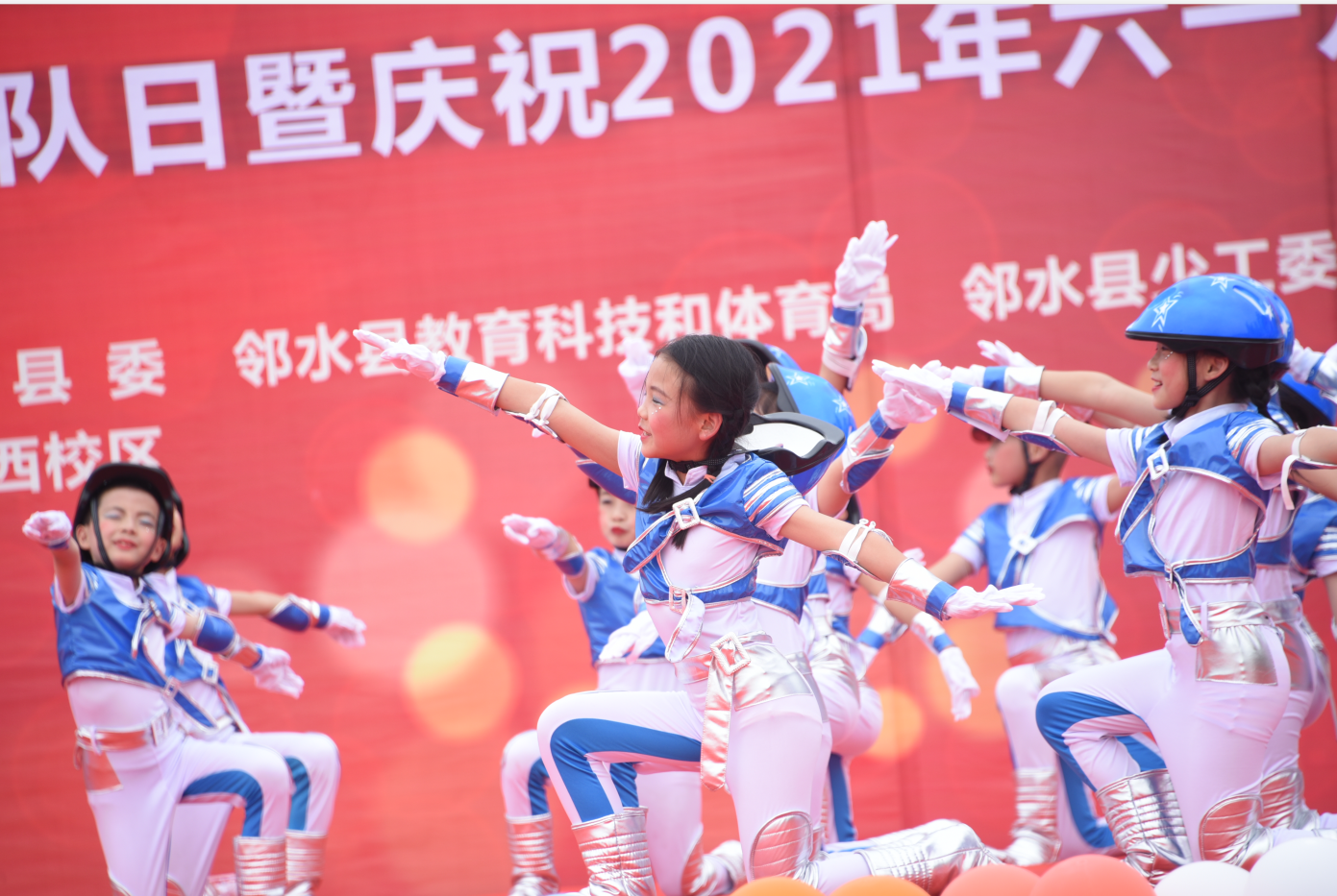 邻水县鼎屏小学西区举行主题队日暨庆祝“六一”文艺汇演