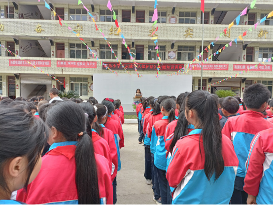 夹江县歇马小学:法制教育进校园